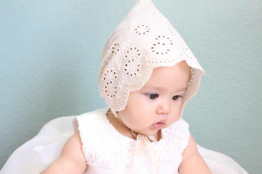 Lace  bonnet_daisy ivory